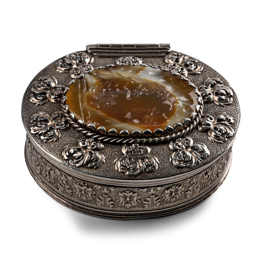 Post Medieval Silver Snuff Box Set with Agate Intaglio of Saint Jerome