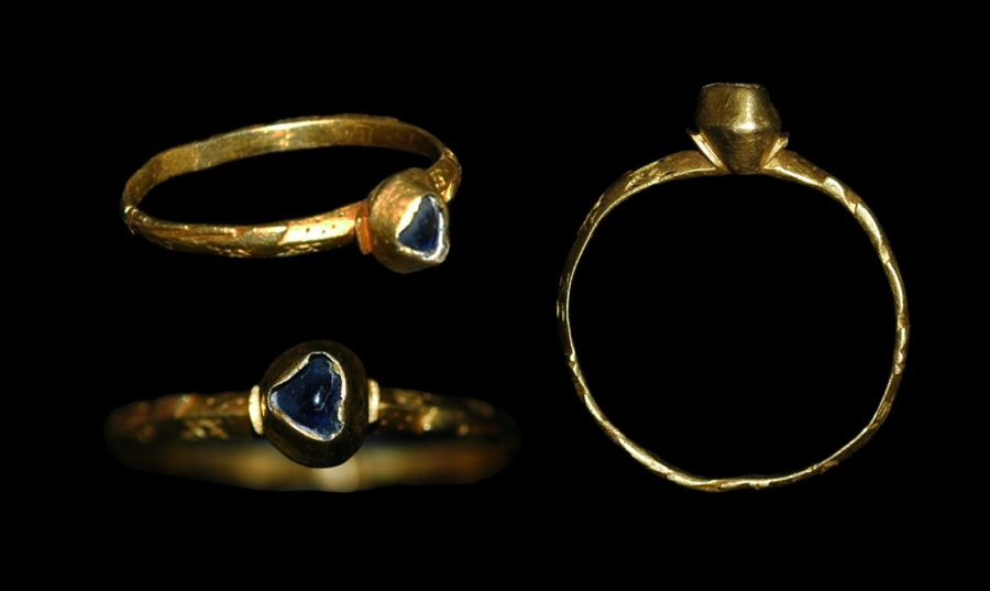 English Medieval - Gold Inscribed Ring with Sapphire