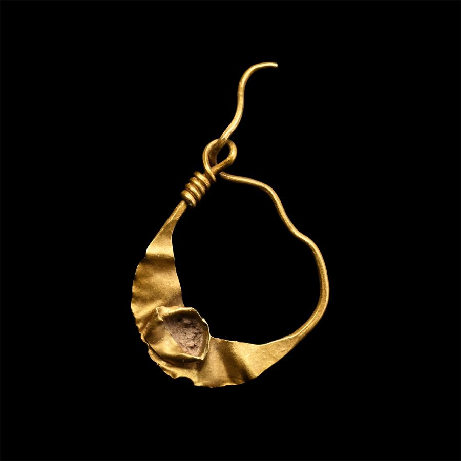 Eastern Roman Gold Earring