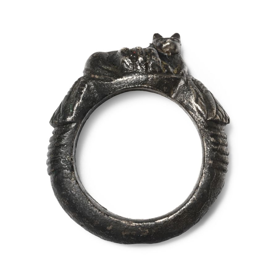 Romano-Egyptian Silver Ring with Cat and Kittens