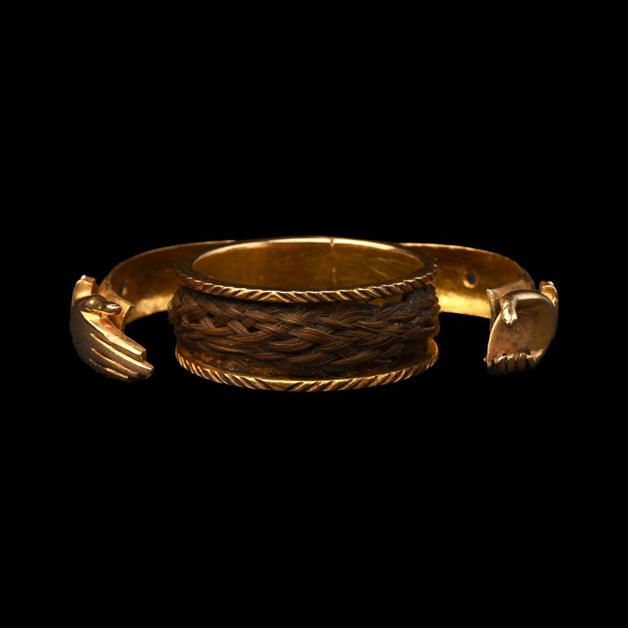 Georgian Gold Mourning Ring with Opening Clasped Hands