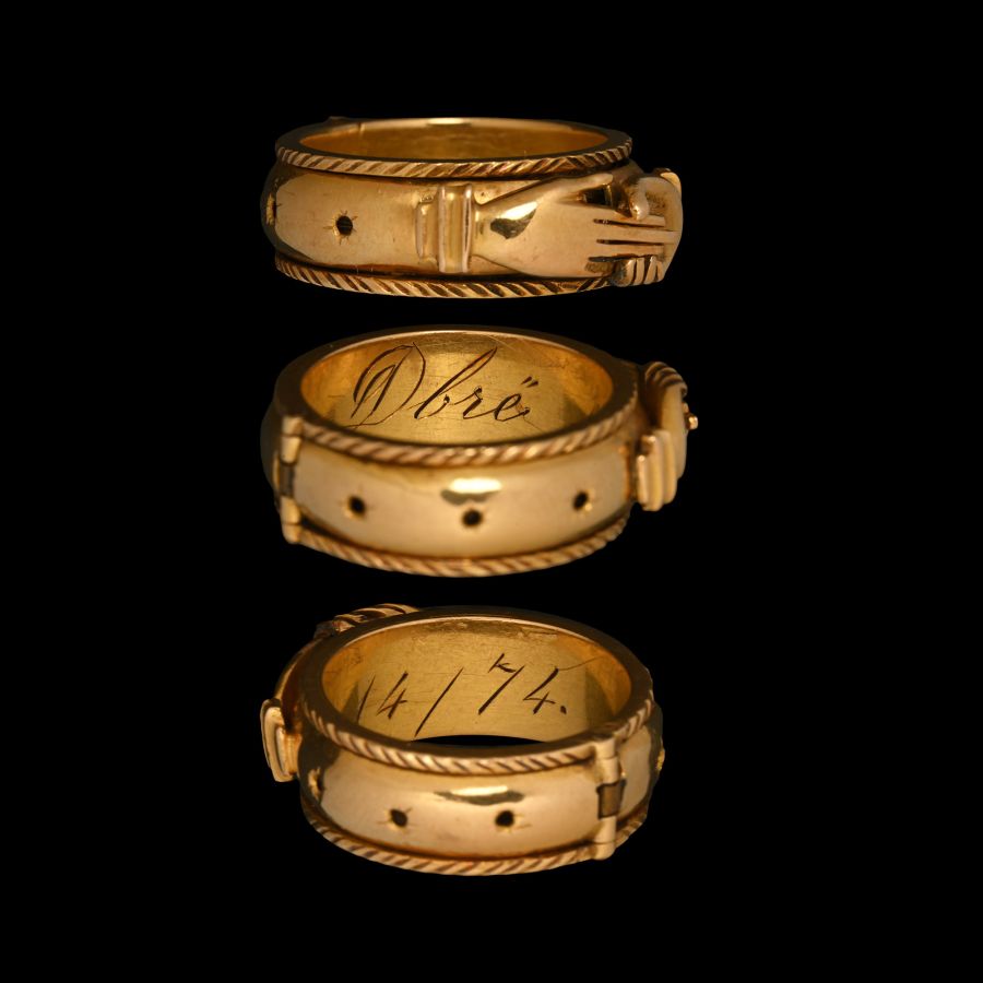 Georgian Gold Mourning Ring with Opening Clasped Hands