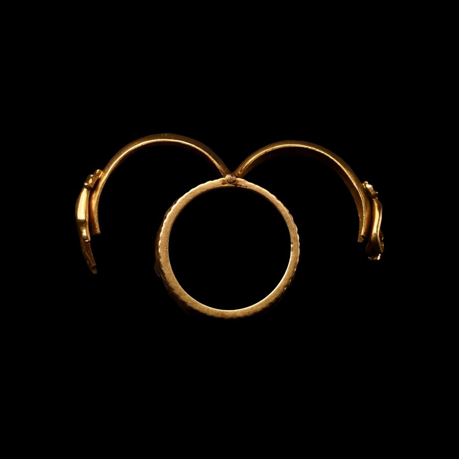 Georgian Gold Mourning Ring with Opening Clasped Hands