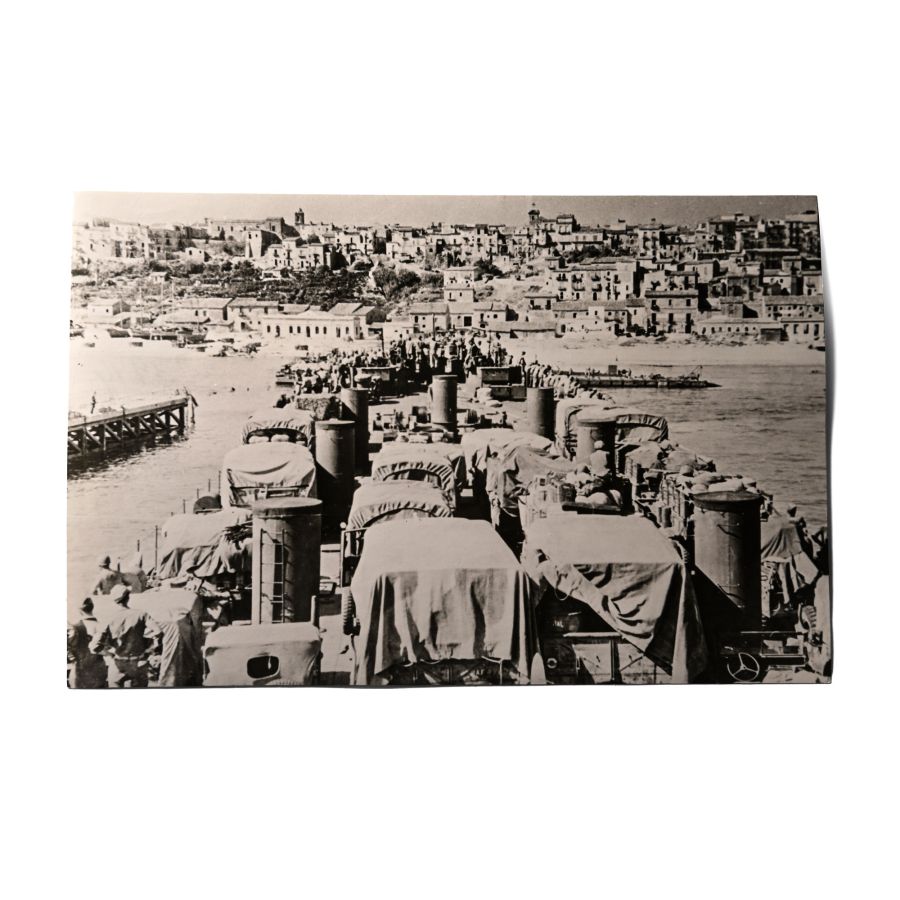 Robert Capa, Press photograph of the 'Invasion of Sicily by American Troops'