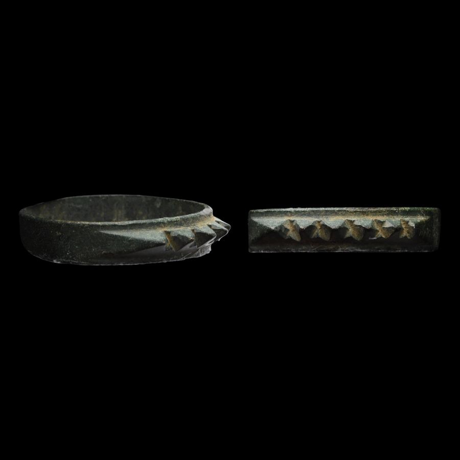 Tudor Period Bronze 'Knuckle Duster' Ring