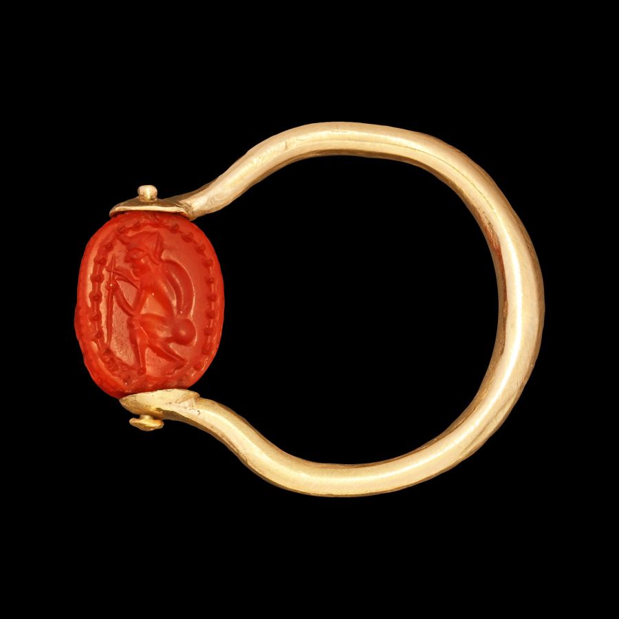 Etruscan Carnelian Scarab of a Fletcher in Gold Ring