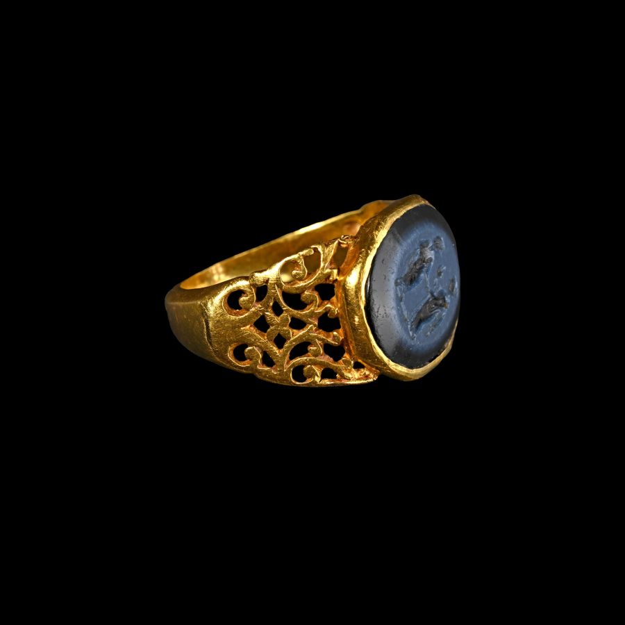 Roman Gold Matrimonial Ring with Nicolo Gemstone