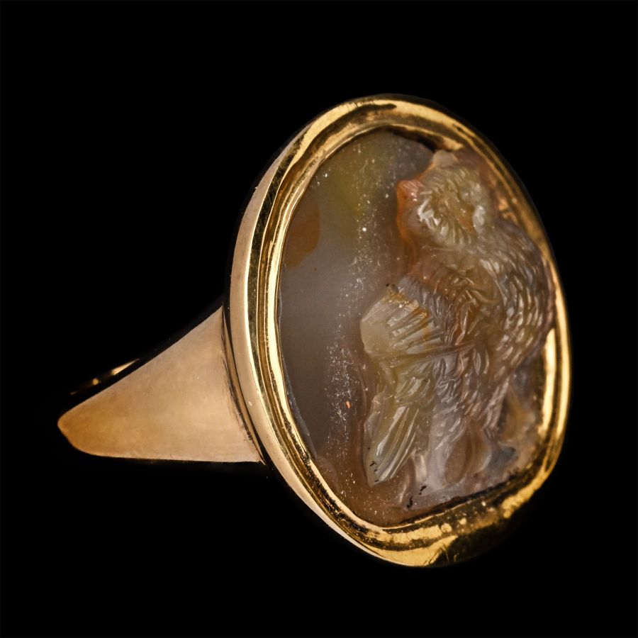 Renaissance Agate Cameo of Two Owls in Gold Ring