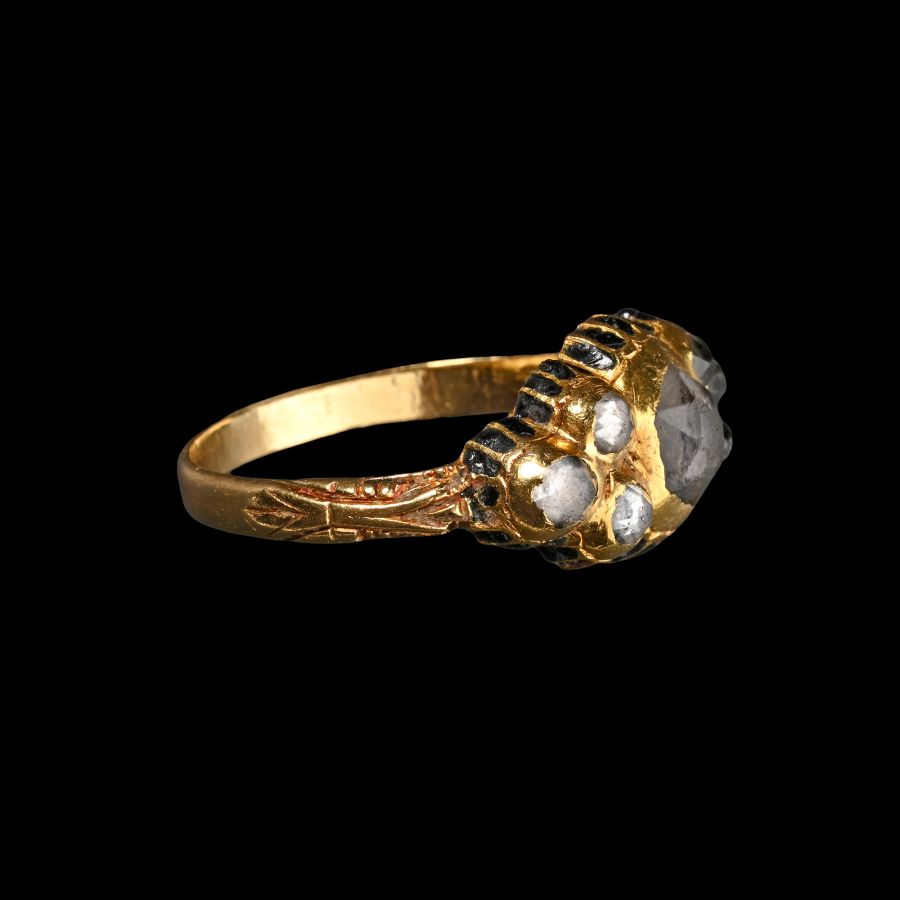Renaissance Enamelled Gold Ring with Facetted Gems