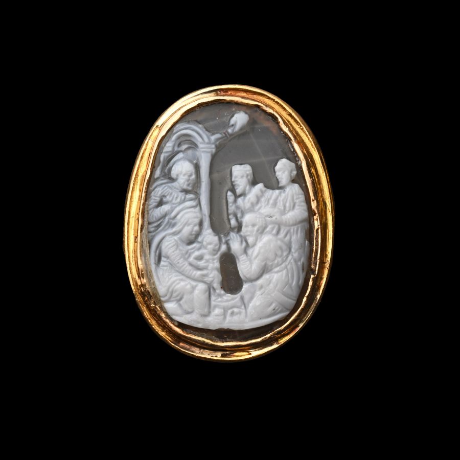 Post Medieval Gold Ring with Sardonyx Cameo with Adoration of the Magi