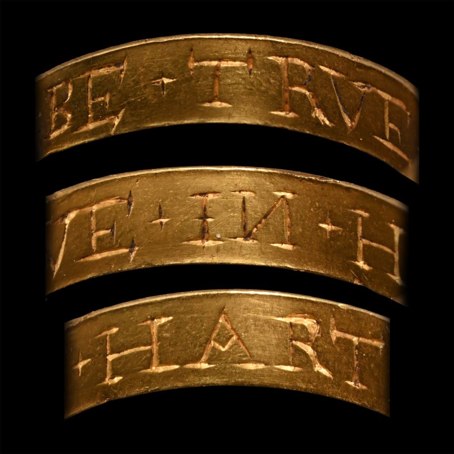 Tudor Gold 'BE . TRVE . IN . HART' Posy Ring