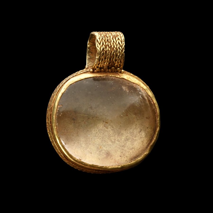 Neo-Assyrian Rock Crystal Pendant in Decorative Gold Setting