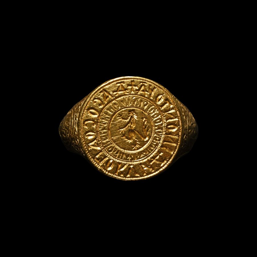 Large Veneto-Byzantine Gold Signet Ring with 'I Save from Danger' Inscription