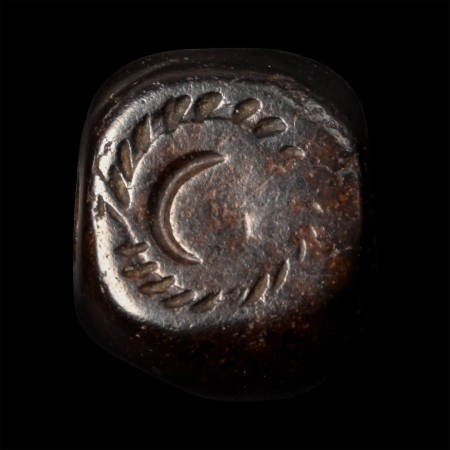 Sasanian Stamp Seal with Crescent Moon within Wreath