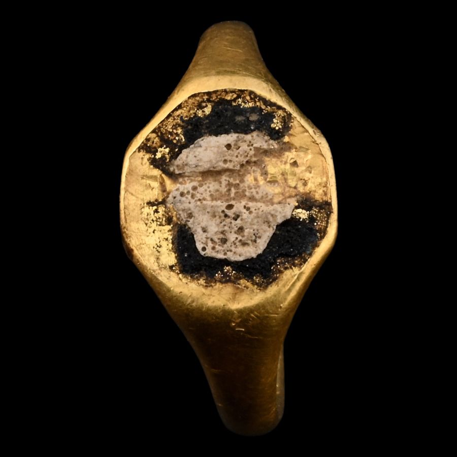 Post Medieval Enamelled Gold Recusant 'Death’s-Head' Memento Mori Ring