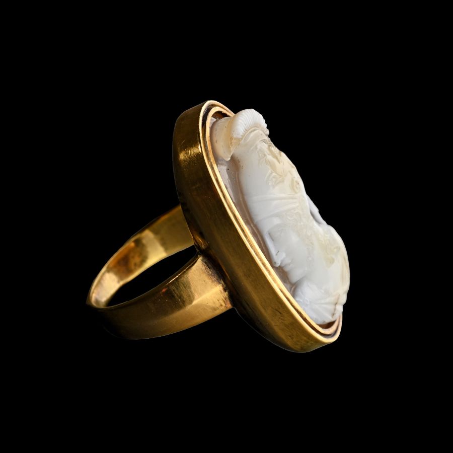 Post Medieval Agate Cameo of a Greek Warrior in Gold Ring