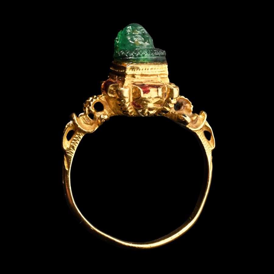 Roman Chrome Chalcedony Cameo of Eros in Renaissance Gold and Enamel Ring