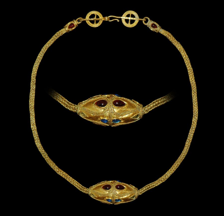 Roman Gold Necklace and Pendant