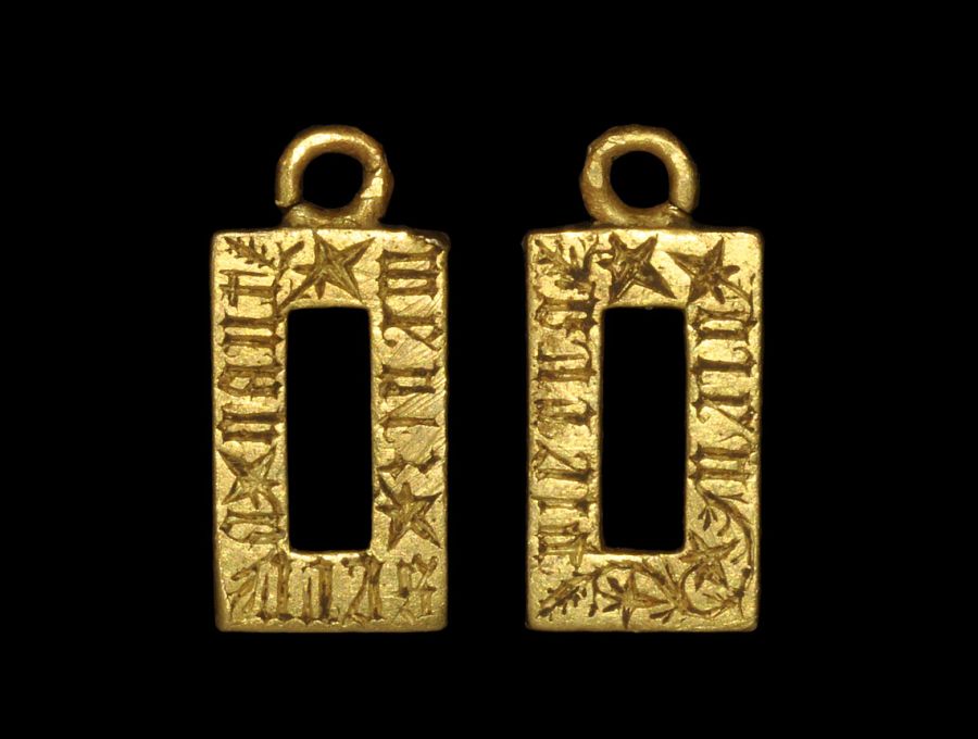 Medieval Gold 'DIEU PLERRA QANT MEUIZ SERRA' Love Posy Pendant