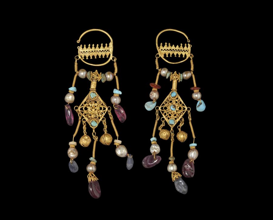 Byzantine Gold Earrings with Sapphires