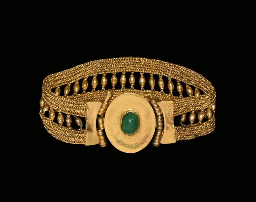 Roman Gold Bracelet Centre with Cabochon Emerald